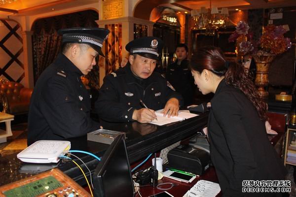 泸州：金龙、长安、观兴、龙凤、震东5个乡撤乡设镇