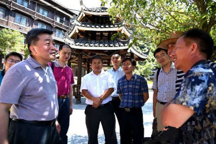 湖南师大党委书记带队赴皇都侗文化村考察学习美丽乡村建设