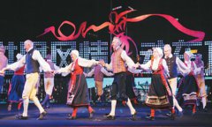 上海陆家嘴：举办国际民间民俗健身舞蹈大会