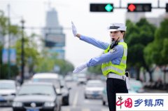 长春市交警队长齐立权：红绿灯下勇担当