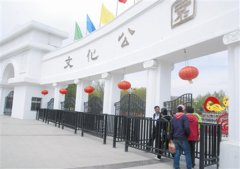 青海西宁：多彩文化活动让市民乐开怀