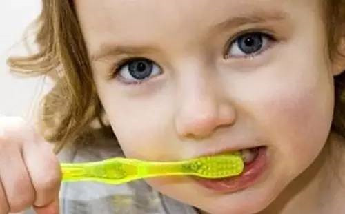 早晚刷牙牙膏选择要有区别