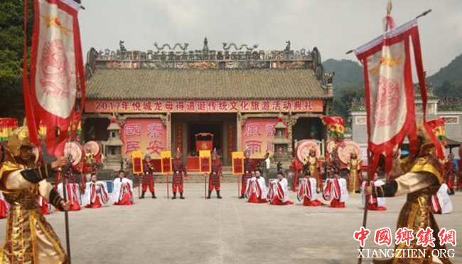 <b>广东：德庆龙母得道诞上演民俗大戏 吸引上万人前来贺诞</b>