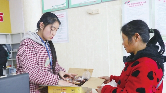 <b>遂宁蓬溪县快递超市进乡镇 土特产“走四方”</b>