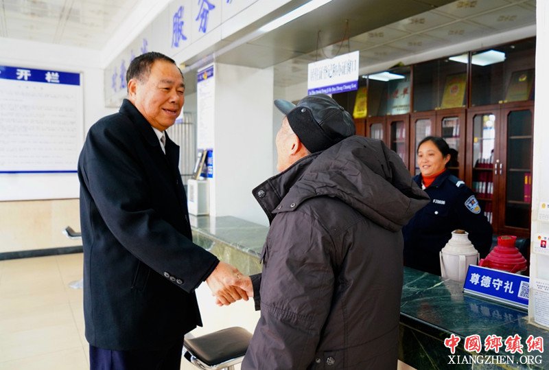 邱娥国：串百家门，认百家人，知百家情，办百家事