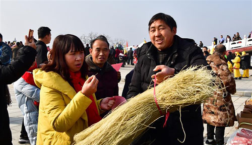 <b>贫困村的“年货节”</b>