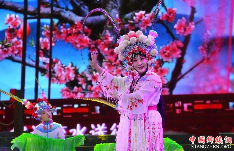 <b>2019成都都江堰春晚热闹上演 洋溢浓浓“天府味”</b>