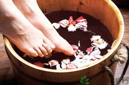 <b>泡脚加味药养生效果好</b>