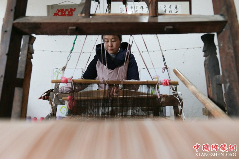 <b>山东嘉祥：传承魅力鲁锦文化</b>