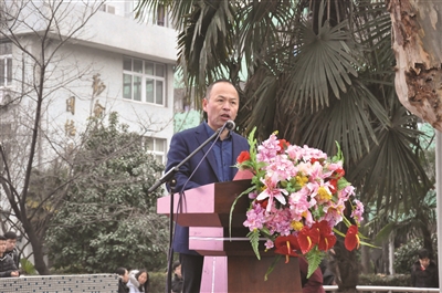 <b>“网红校长”：不要在泛娱乐化时代迷失自己</b>