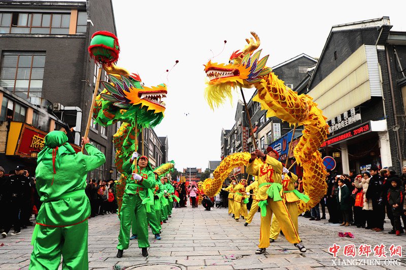 <b>安徽和县：农民进城演民俗 欢天喜地闹元宵</b>