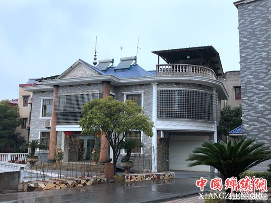 <b>“村霸”疯狂攫取村民财富 被带走那天村民都震惊了</b>