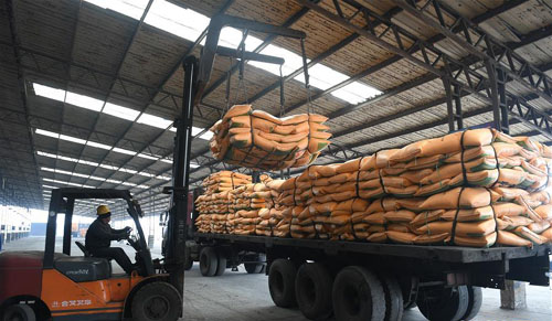 <b>农资供应保春耕</b>