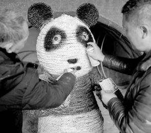 <b>稻草变“金草”</b>