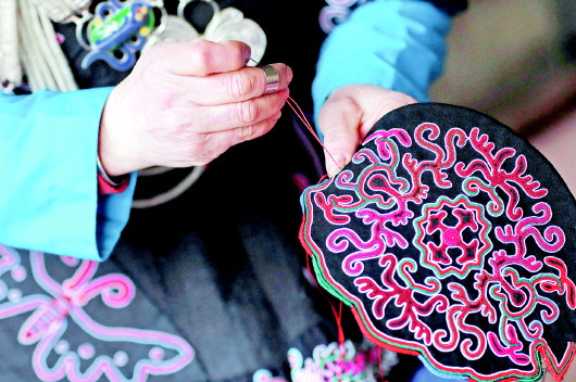 <b>“非遗”经济助力脱贫攻坚</b>