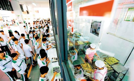 守护好学生们“舌尖上的安全”