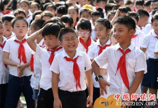 <b>教育部规范中小学招生：禁高额物质奖励“掐尖”</b>