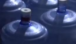 北京：八处黑窝点被端 假冒桶装水现形