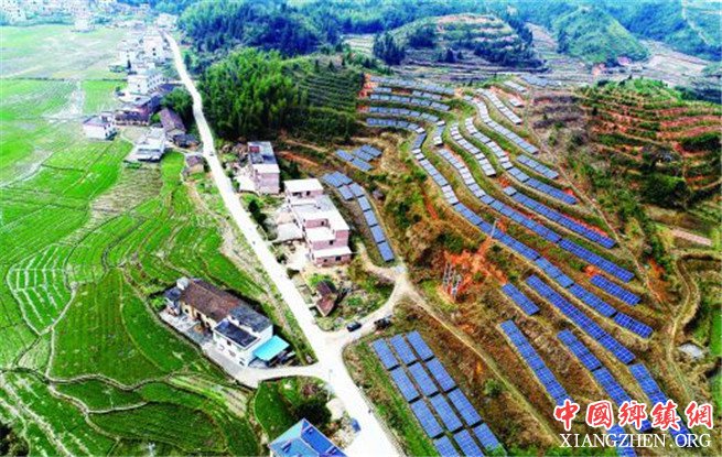 <b>光伏进村助扶贫</b>