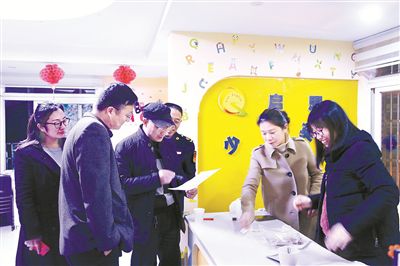 <b>江苏靖江一副校长违规办培训机构泄漏试题被撤职</b>