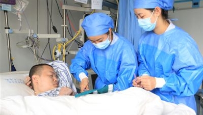 <b>西南地区首例 爸爸把1.8米小肠移植给儿子</b>