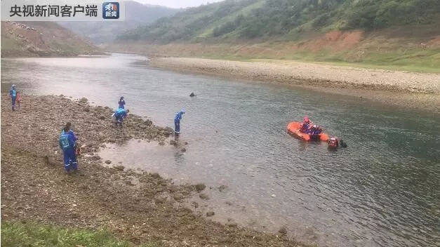 贵州贞丰一载29人船只侧翻 致5人死亡13人失联