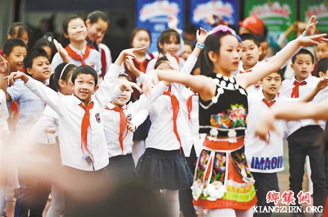 <b>少年儿童喜迎“六一”</b>