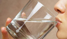 <b>喝水也会中毒？健康饮水这样做</b>