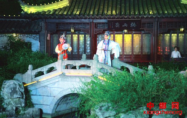 <b>泰州首演《牡丹亭》庭院戏 演员身临其境</b>