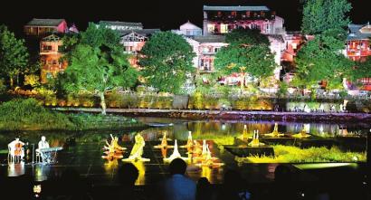 <b>柳江古镇水上歌舞表演</b>