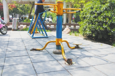 <b>公共健身器材“重建轻管”如何破</b>