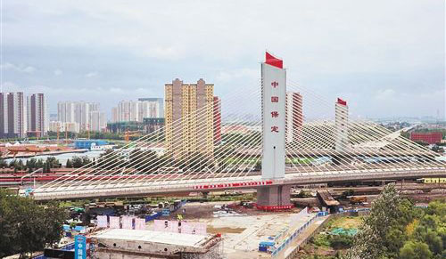 <b>河北：世界最大规模转体斜拉桥转体合龙</b>