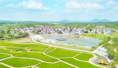 <b>空中俯瞰南京溧水芝山村：低效农田变良田</b>