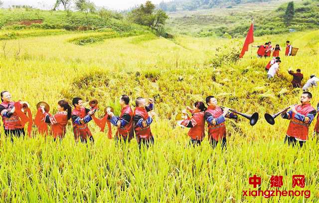 <b>重庆万盛：唢呐锣鼓庆丰收</b>