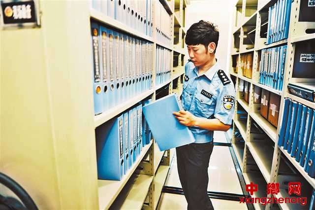 <b>80后独臂民警陈冰——两份申请书 见证从警情</b>