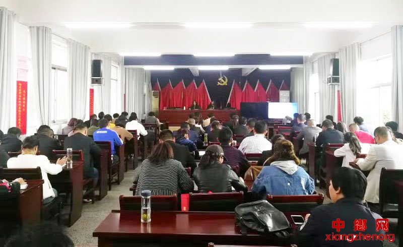 <b>安徽：符离镇召开脱贫攻坚工作推进会暨 集中收看扶贫事迹宣传片</b>