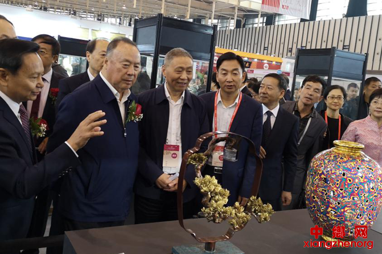 国工艺美术大师非遗传承基地作品展在南京开幕
