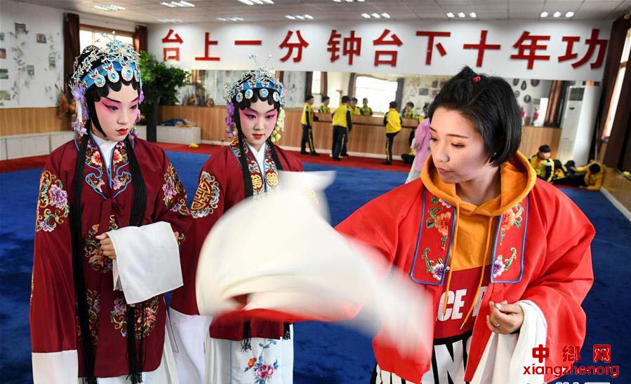 山东青岛：京剧进校园 国粹有传承