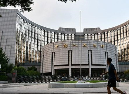 <b>中国将推进人民币国际化 着力帮助企业减少汇率风险</b>