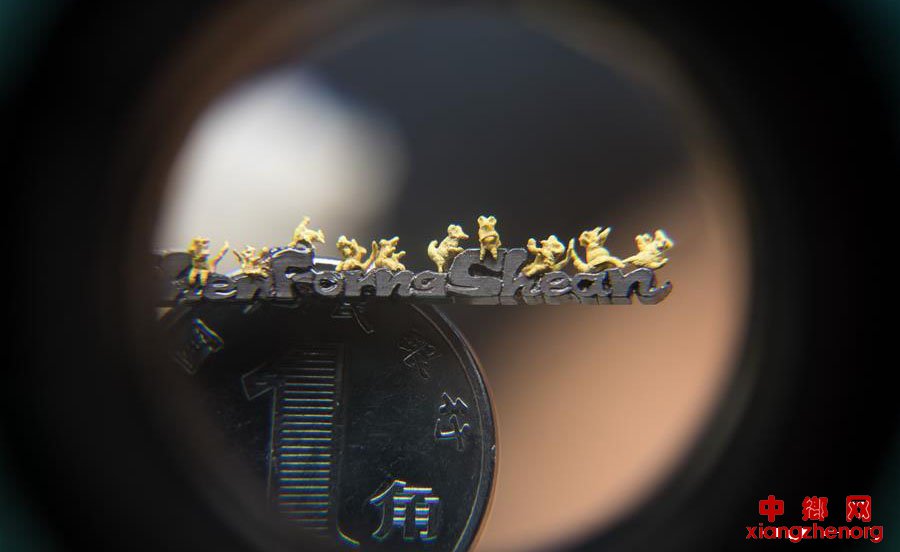 台湾艺术家微雕黄金小老鼠迎鼠年