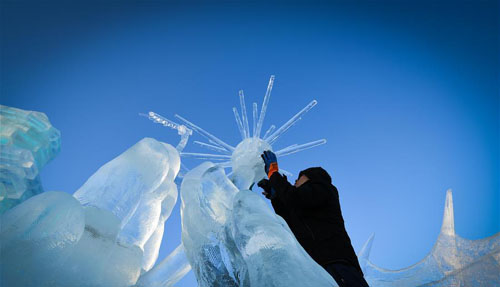 严寒中的“冰雪造梦者”
