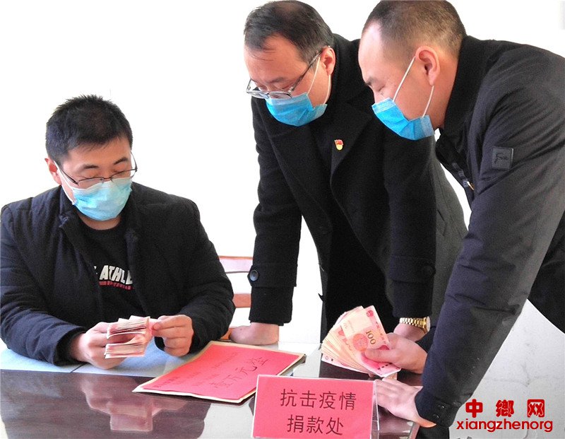 <b>郯城：兄弟俩党员疫情当前比“贡献”</b>