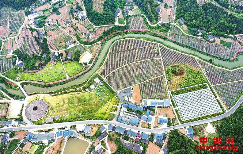 <b>“美丽经济+共同富裕”村民吃上“旅游饭”</b>