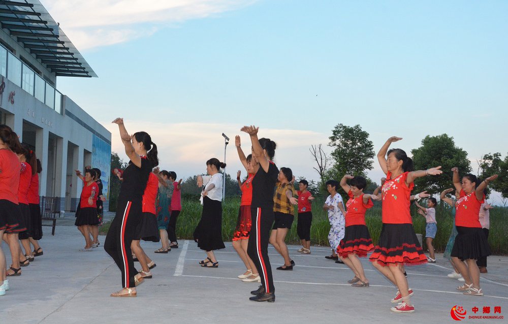 <b>安徽阜阳枣庄镇新时代文明实践活动助力贫困群众物质精神“双脱贫”</b>