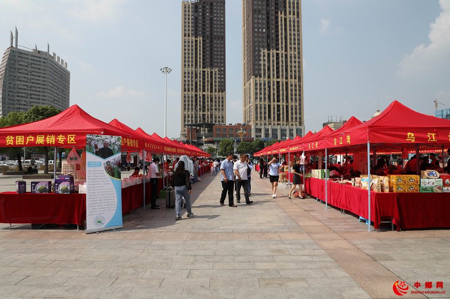 <b>安徽阜阳市颍东区：展销扶贫农产品</b>