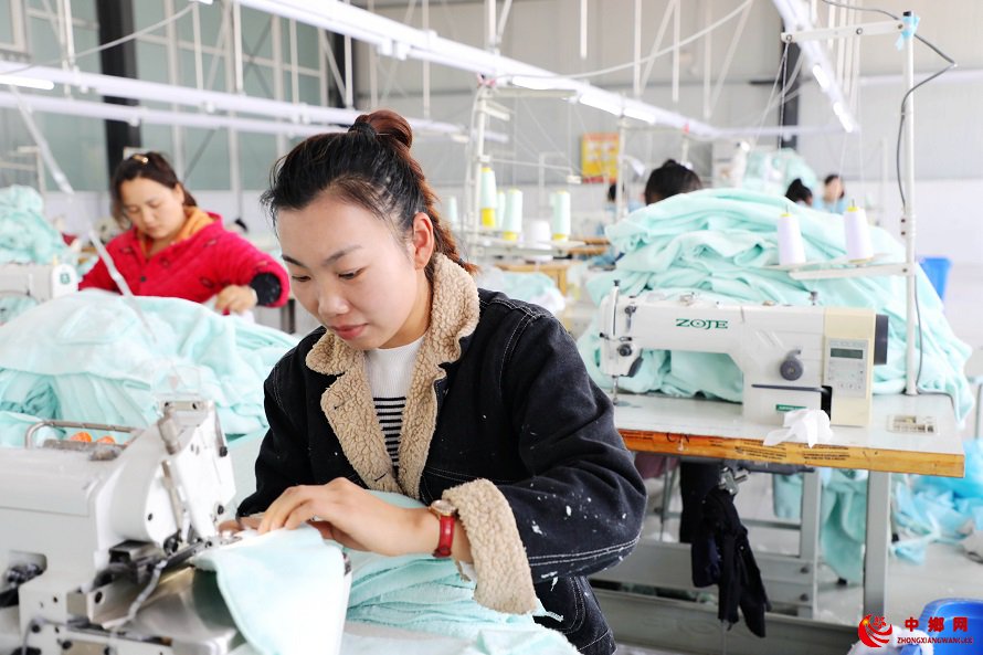 <b>安徽颍东：就近就业 助农增收</b>