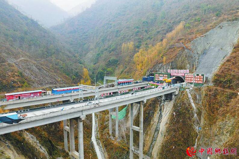 峨汉高速全线预计年底通车