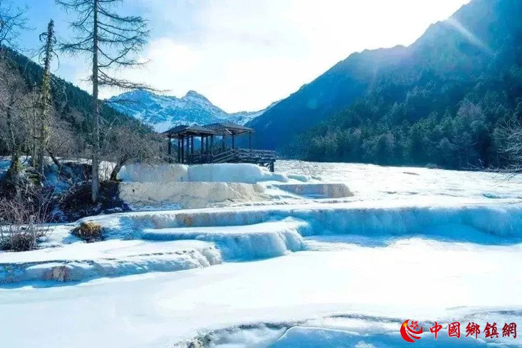 黄龙景区彩池为什么冬春季水量较少？