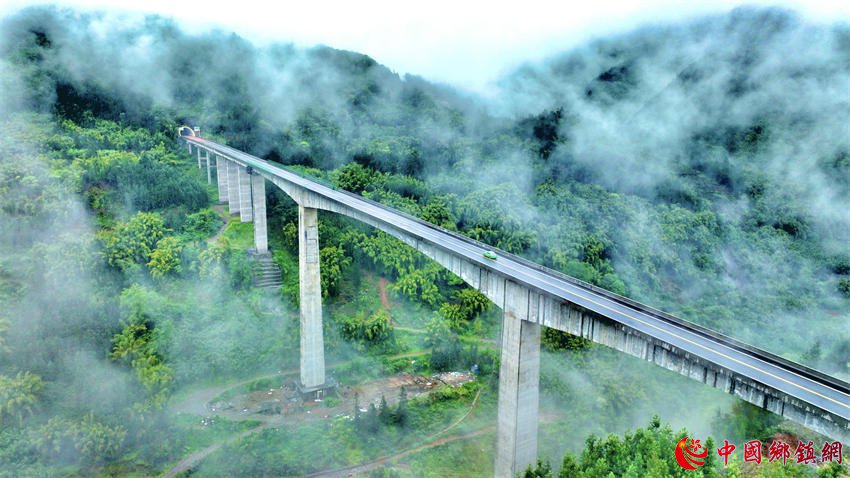 瓦屋山快速通道全线贯通