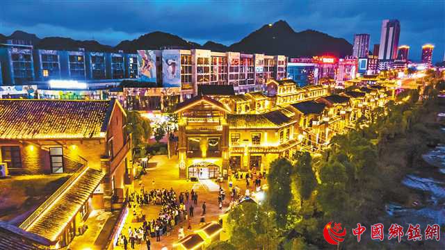 点亮“夜经济” 青春集市开市